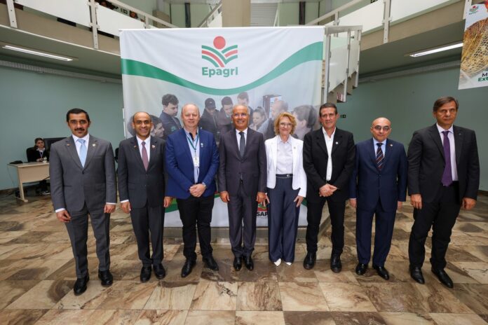 Encontro na sede da Epagri entre representantes de Santa Catarina, embaixadas de países árabes e a Câmara de Comércio Árabe-Brasileira