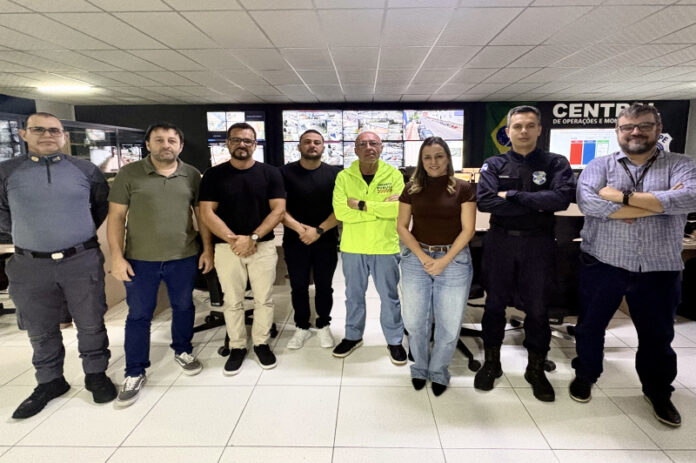 Reunião entre representantes de Balneário Camboriú e Itajaí para alinhar o compartilhamento de dados de câmeras de trânsito com tecnologia OCR.
