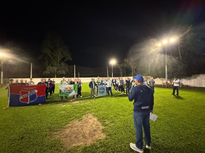 Jogadores participam do 2º Campeonato Municipal de Bocha, em Itapema