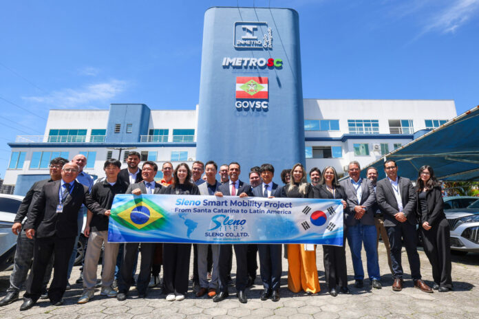 Reunião entre representantes do Imetro-SC e da comitiva sul-coreana na sede do instituto, em São José