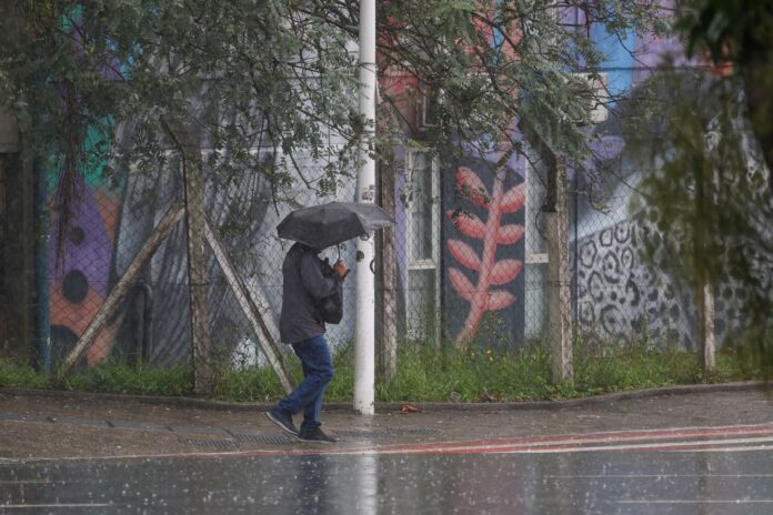 Imagem ilustrativa de chuva em Santa Catarina
