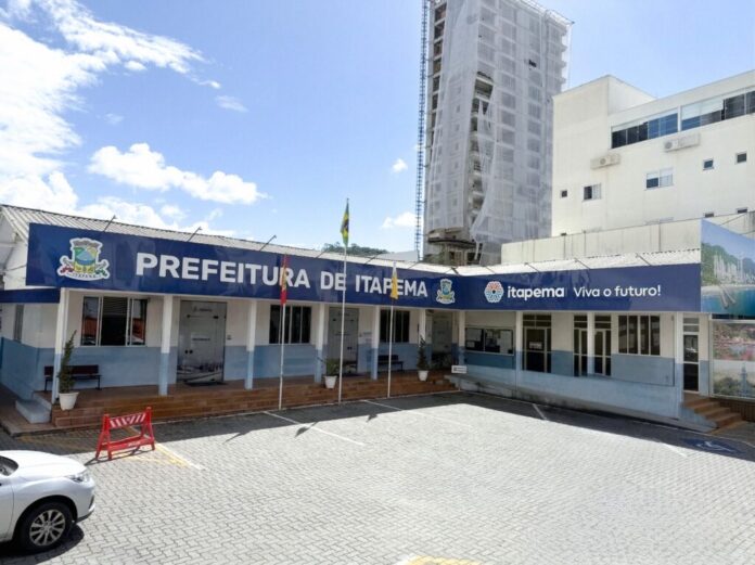 Candidato consulta informações sobre o processo seletivo da Prefeitura de Itapema