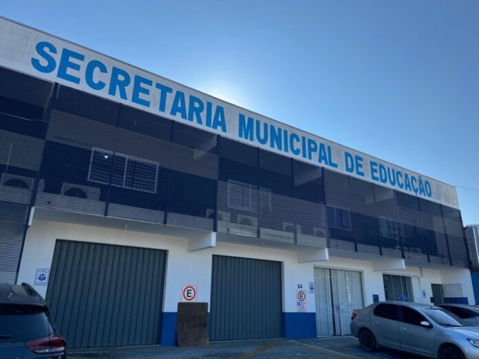 Estudantes da Rede Municipal de Ensino de Itapema em sala de aula, no período de matrículas para 2027.