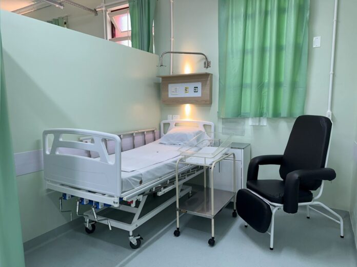 Unidade de internação reformada da Maternidade Carmela Dutra, em Florianópolis, para mães e recém-nascidos