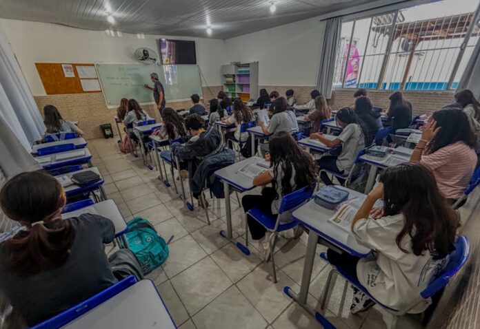 Ilustração sobre o calendário de matrículas e rematrículas 2027 da rede municipal de ensino de Balneário Camboriú