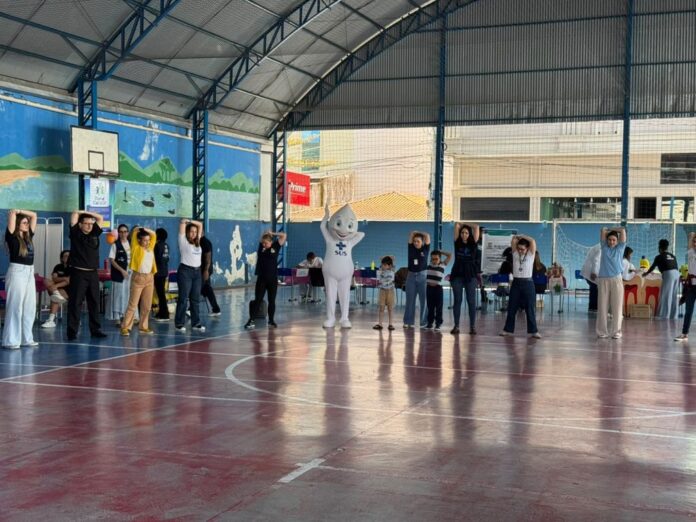 Atendimento do programa Prefeitura Mais Perto na EMEB Educar, na Meia Praia, em Itapema