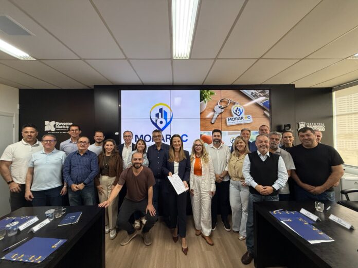 Reunião de apresentação do programa Morar BC a representantes de entidades de Balneário Camboriú