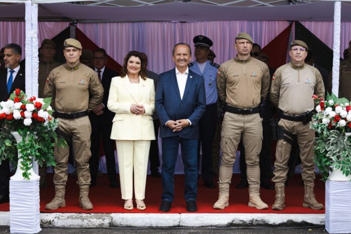 Formatura de novos soldados temporários da Polícia Militar de Santa Catarina na Academia de Polícia Militar da Trindade, em Florianópolis.