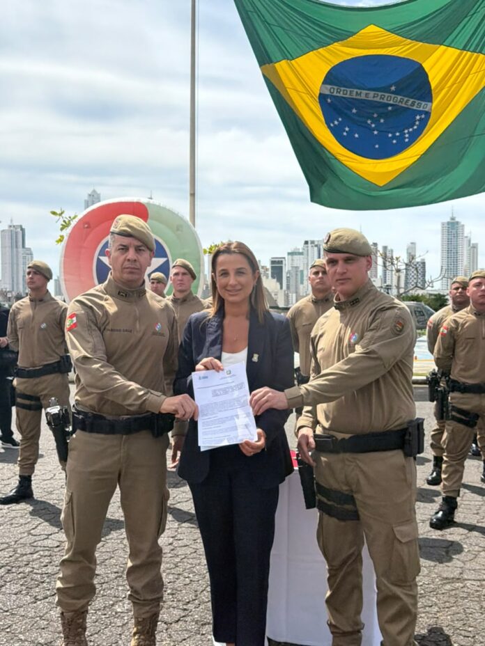 Cerimônia de formatura de novos policiais militares do 12° Batalhão de Polícia Militar, em Balneário Camboriú.