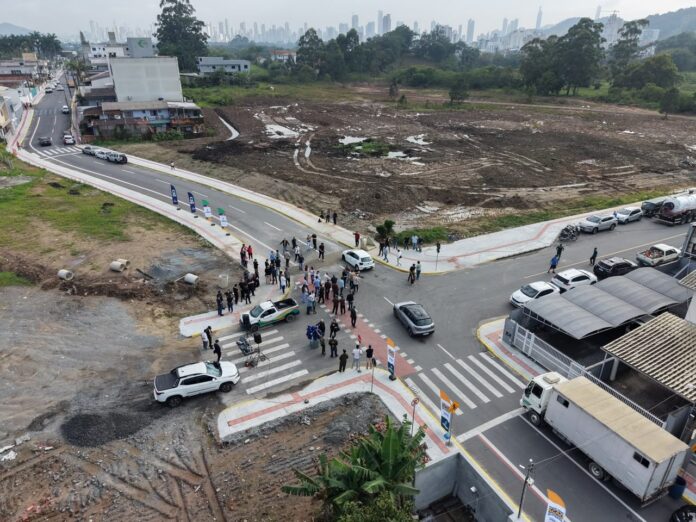 Trecho da Rua José Bernardes Passos, em Camboriú, liberado ao trânsito como parte do novo binário da Rua Siqueira Campos