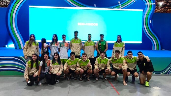 Atletas jovens em cerimônia de abertura dos Jogos da Juventude 2026, em Foz do Iguaçu (PR)
